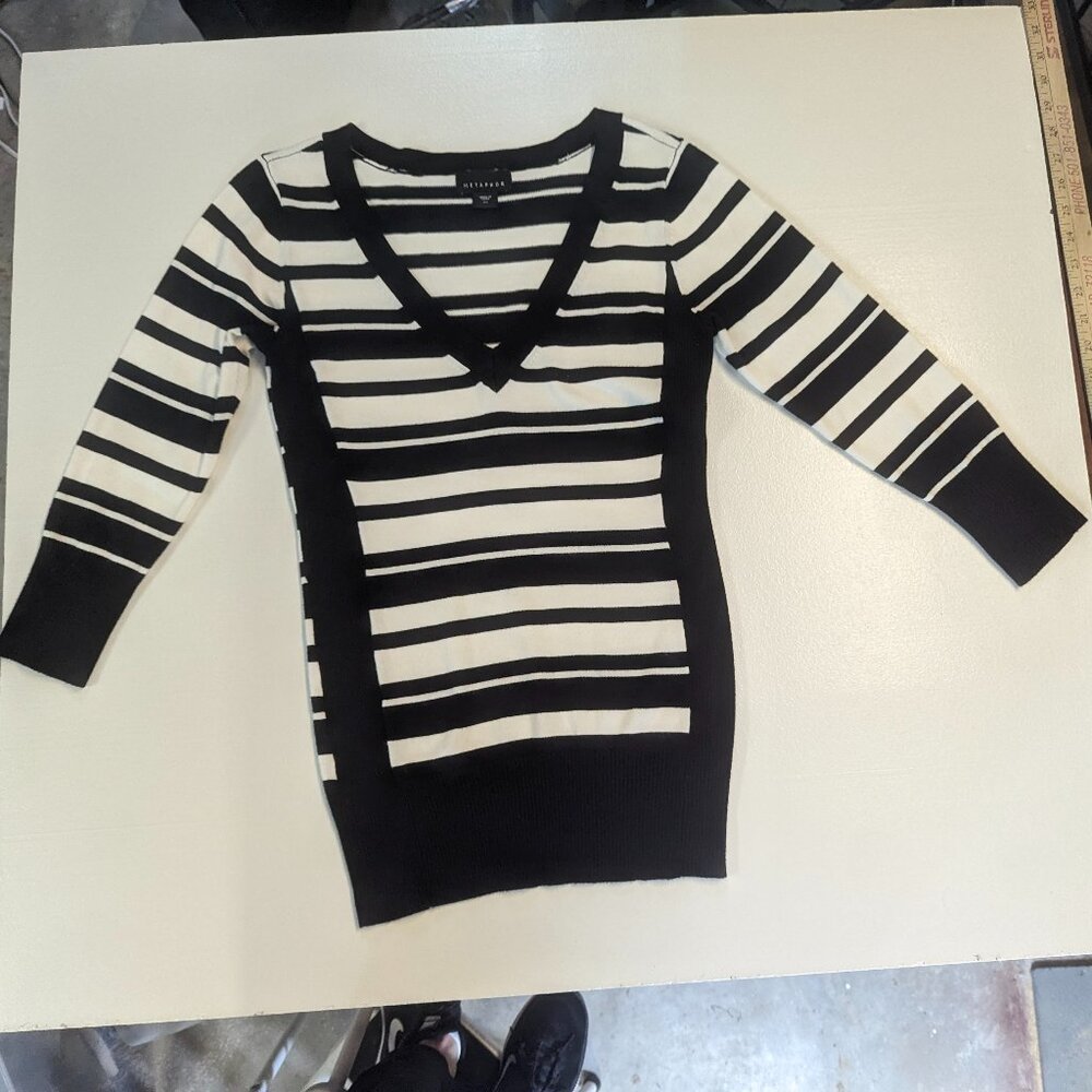 Metaphor Size Small Sweater Black and White